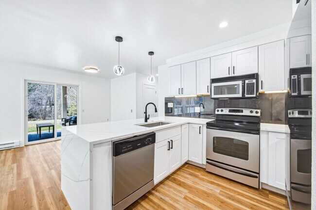 Building Photo - 34999 US-6