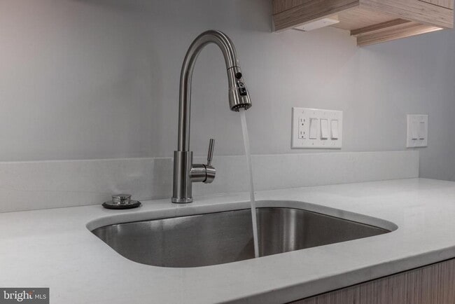 Building Photo - 1222 N Marshall St