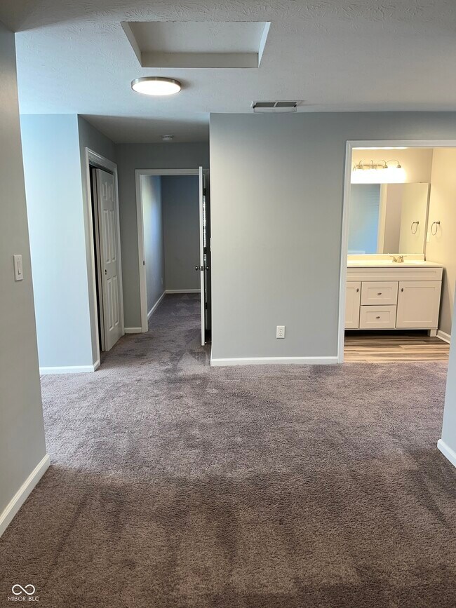 Building Photo - 838 N Temple Ave