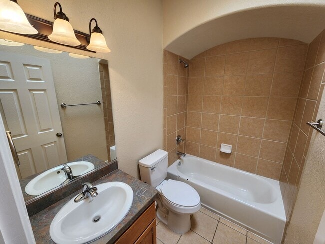 Building Photo - 5859 Habanero Dr