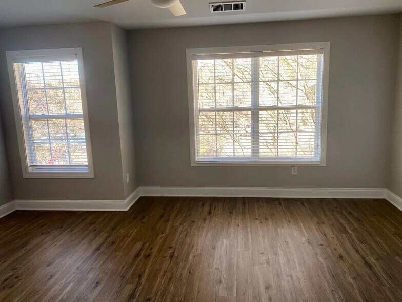 Building Photo - Room in Townhome on Bayrose Cir