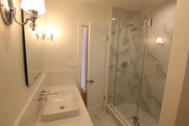 Building Photo - 1523 S Wooster St