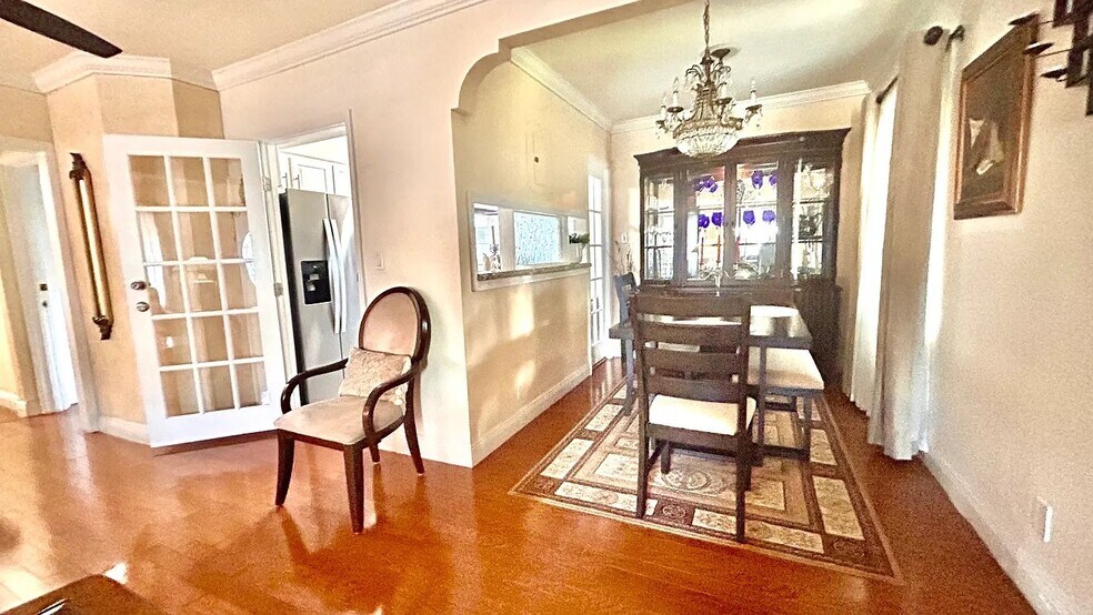 Building Photo - 800 NE 6th St