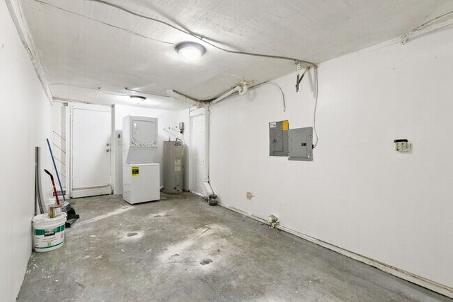 Building Photo - NEWLY RENOVATED Home For Rent in St Petersburg!