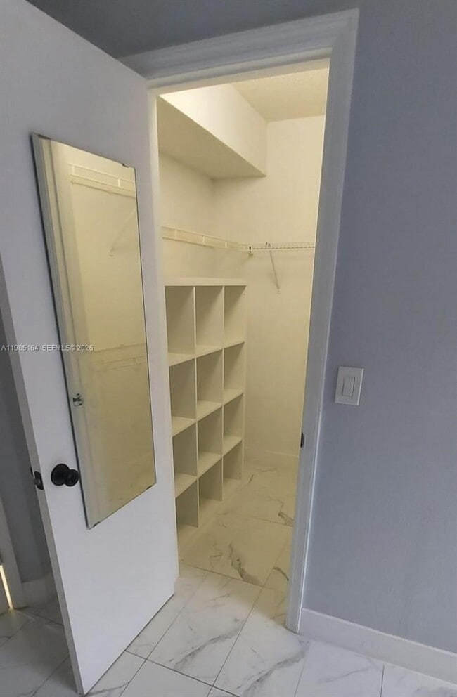 Building Photo - 731 Vista Isles Dr