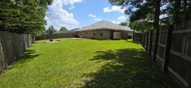 Building Photo - 2216 Mustang St