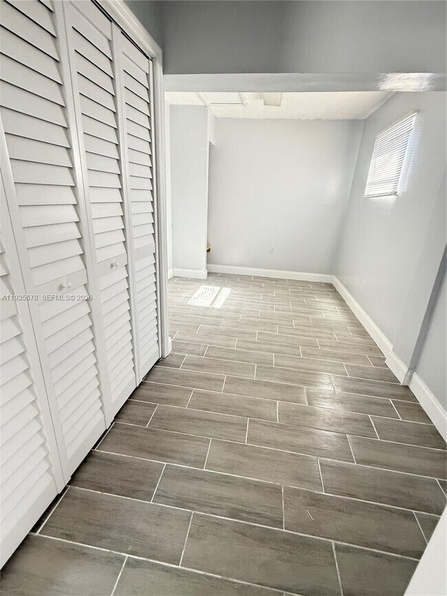 Building Photo - 1132 NW 30th Ave