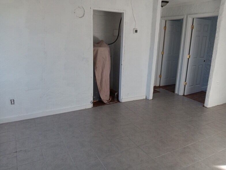 Building Photo - 803 Bowden St