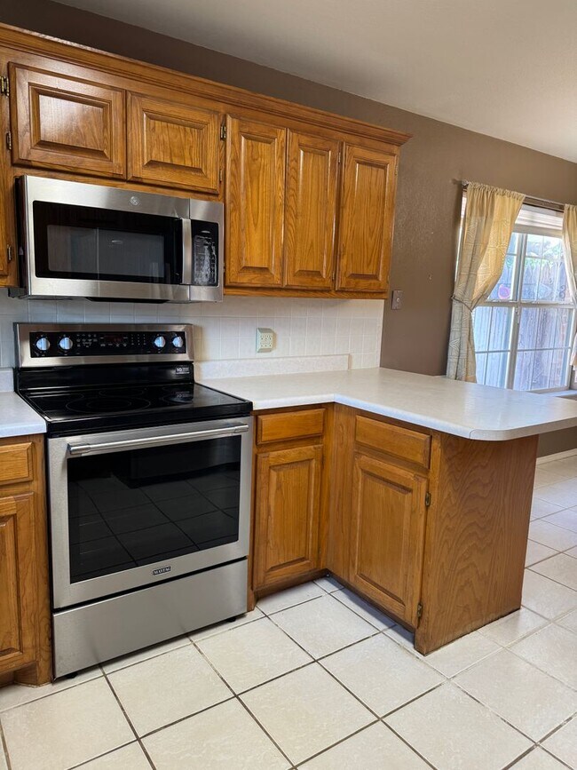 Building Photo - 4210 Catalpa Ln