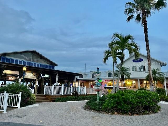 Building Photo - 4061 King Tarpon Dr