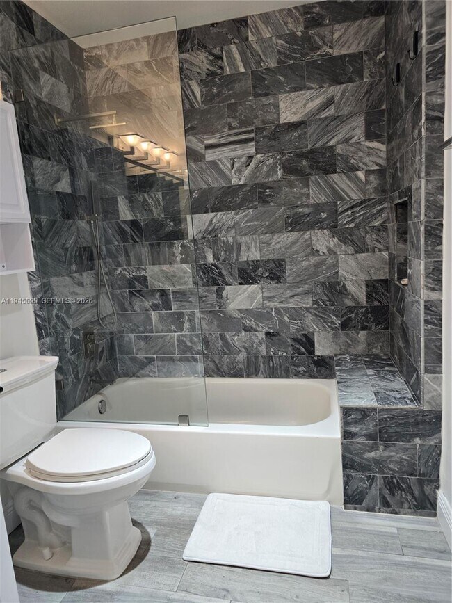 Building Photo - 2171 NE 66th St