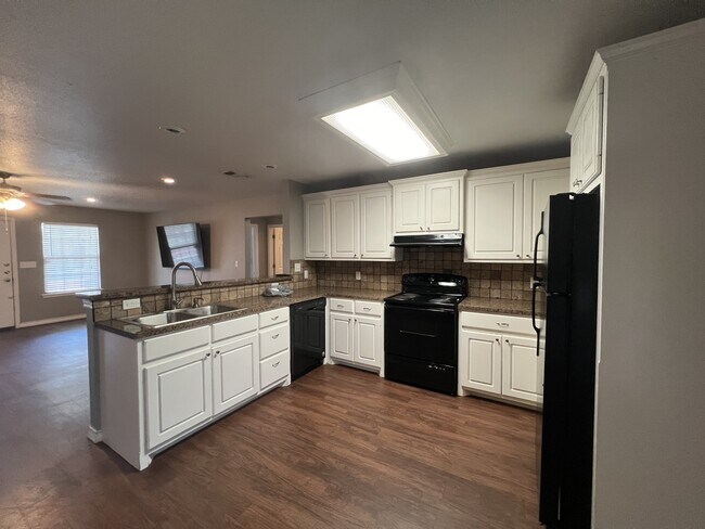 Building Photo - 2004 16th St