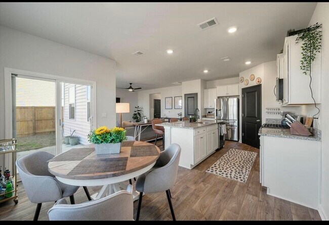 Building Photo - 307 Black Birch Dr