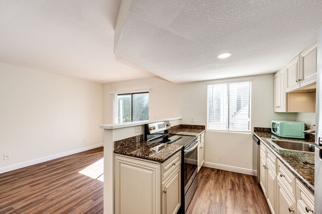 Building Photo - 17004 E Tennessee Dr