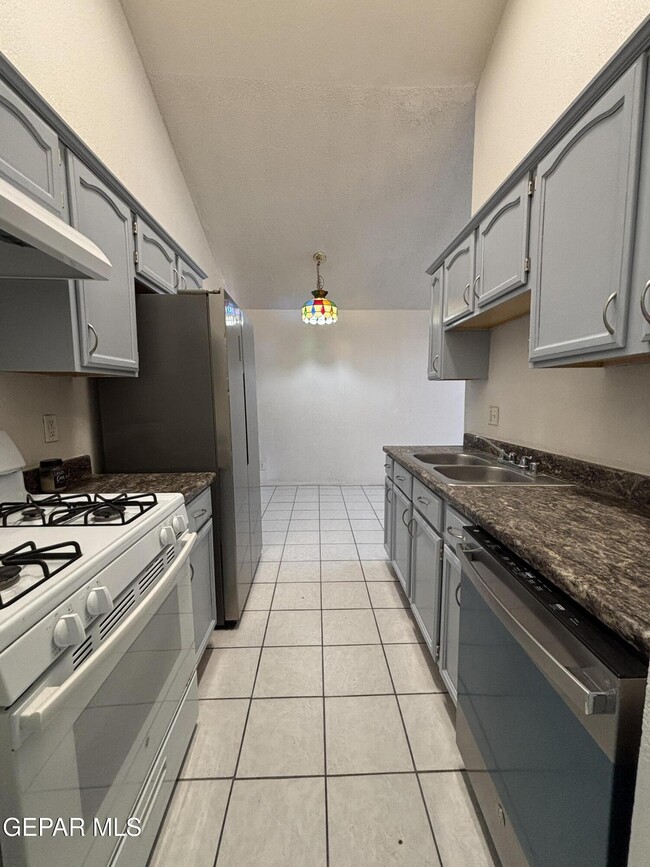 Building Photo - 9128 Lacebark Elm Dr