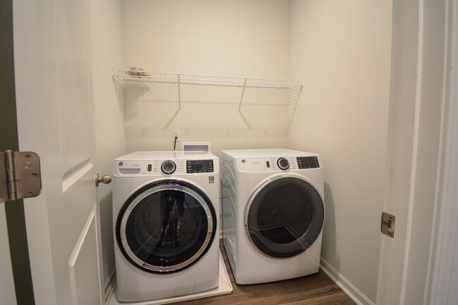 Building Photo - 3 Bedroom Home in Waterside Community of S...