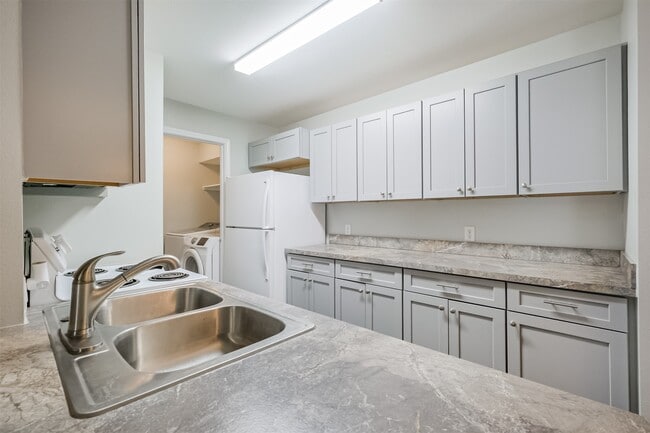 Building Photo - 10837 Braes Bend Dr