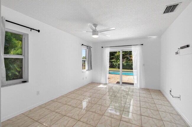 Building Photo - 4760 Bison St