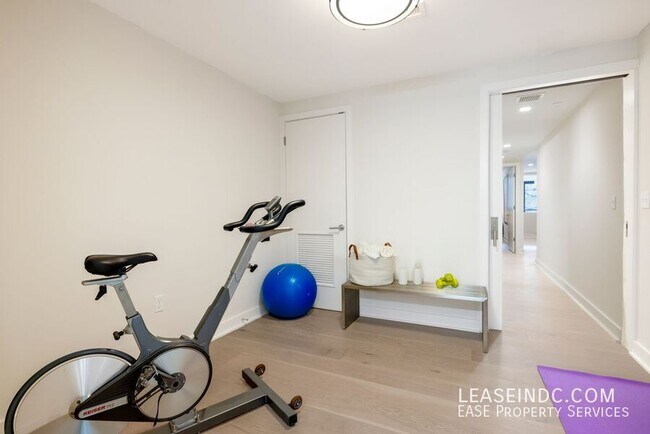 Building Photo - 1332 8th St NW