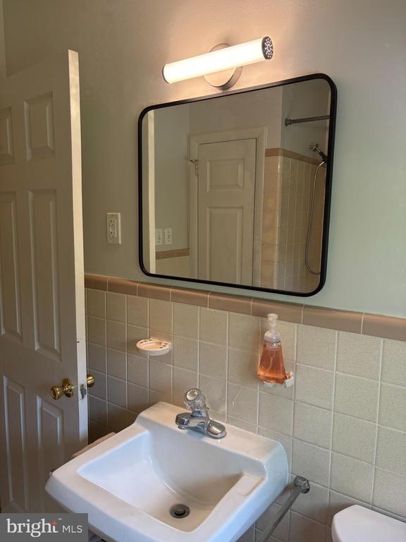 Building Photo - 29 Laver Rd