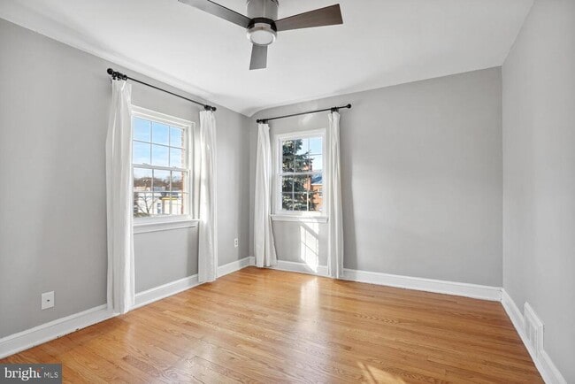 Building Photo - 313 E Mason Ave