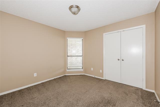 Building Photo - 516 E Lark Ct