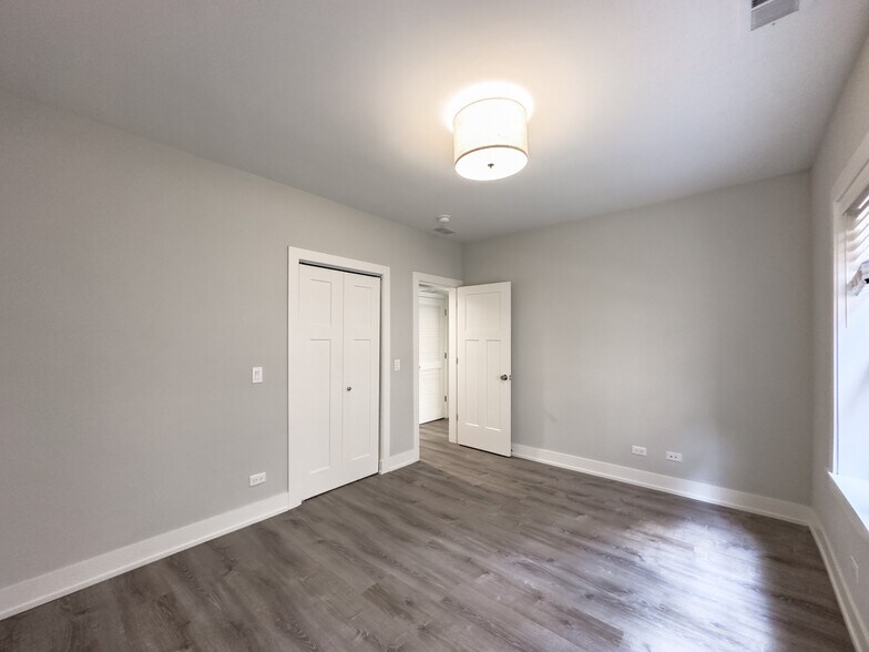 Building Photo - 913 Maple Ave