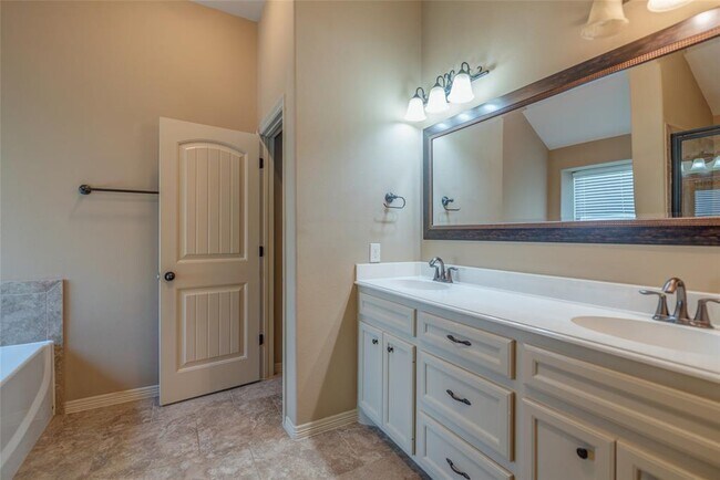 Building Photo - 12130 Brightwood Dr