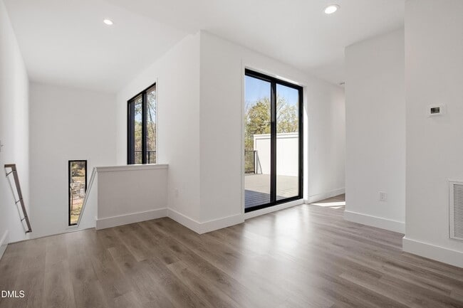 Building Photo - 2017 Jade St