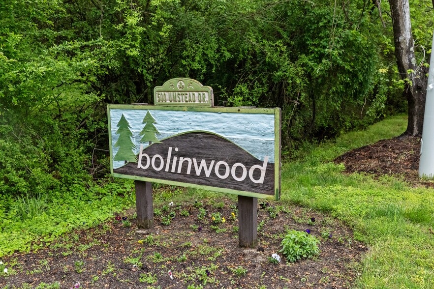 Building Photo - 500 Umstead Dr