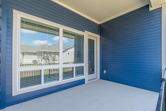 Building Photo - 112 Diving Crst Cv