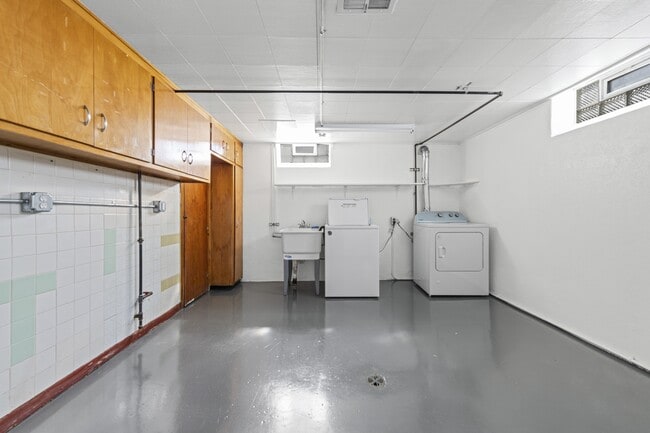 Building Photo - 22055 Elmwood Ave