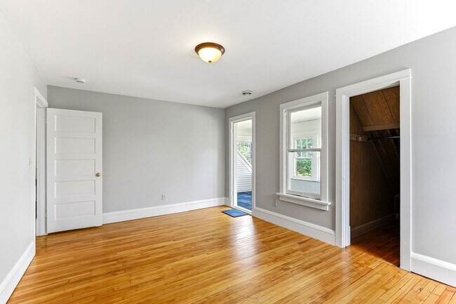 Building Photo - 884 Iglehart Ave