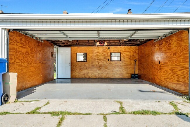 Building Photo - 4614 N Central Ave