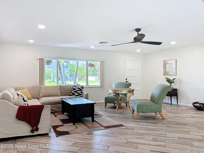 Building Photo - 201 Woody Cir