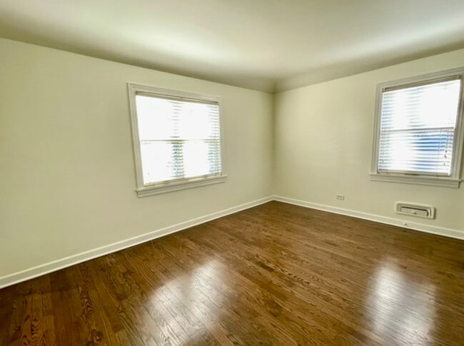 Building Photo - 3701 W North Shore Ave