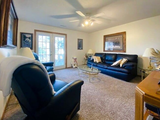 Building Photo - Sublease - 3 Bedroom Duplex Available Nove...