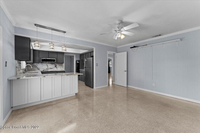 Building Photo - 215 Marion St