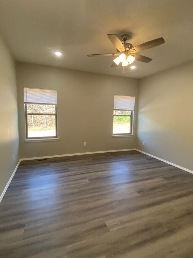 Building Photo - Brand New Home!!