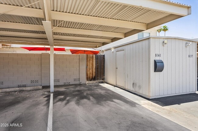 Building Photo - 8141 E Vista Dr