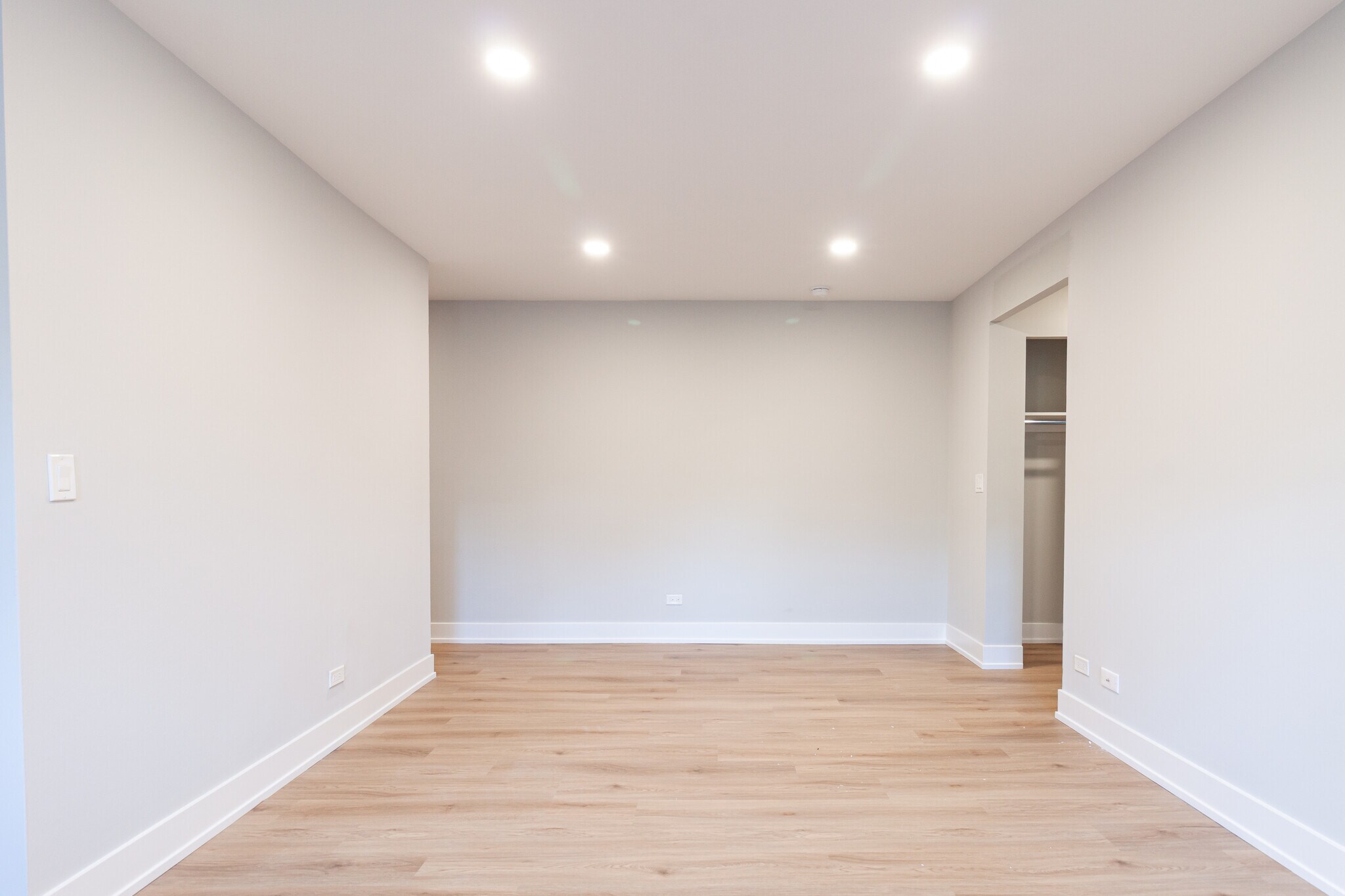 Building Photo - 520 W Aldine Ave