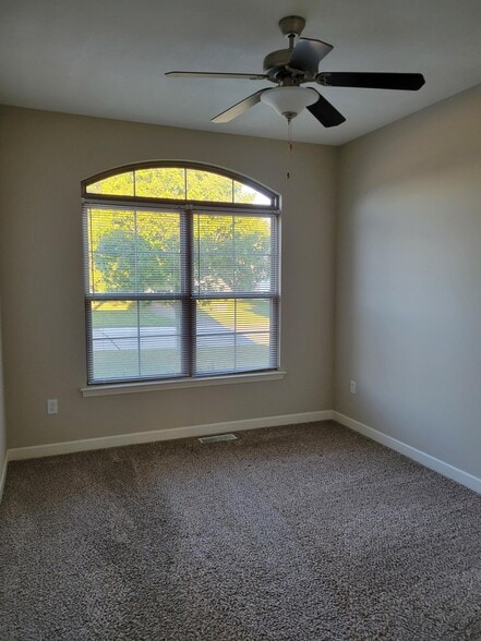 Building Photo - 2616 Fieldstone Dr