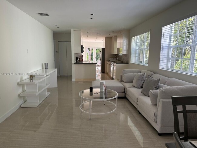 Building Photo - 9464 Abbott Ave