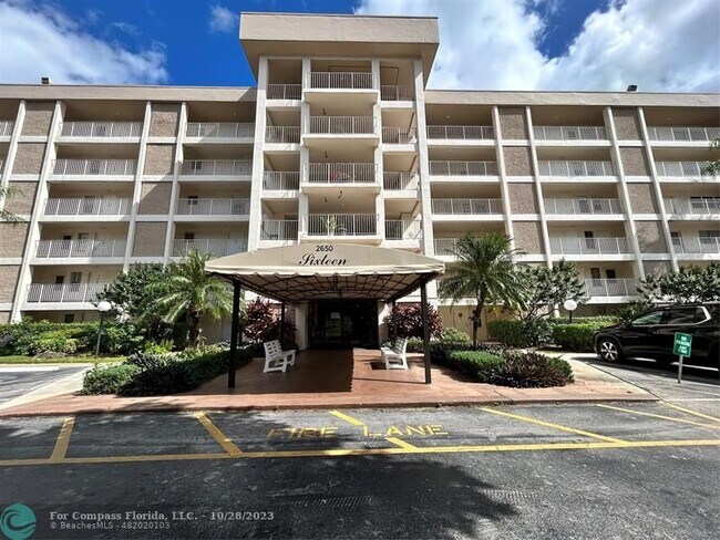 Building Photo - 2650 S Course Dr