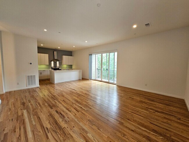 Building Photo - Minutes from Downtown, Uptown, Henderson, ...