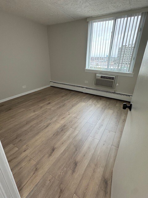 Building Photo - 225 S Rohlwing Rd