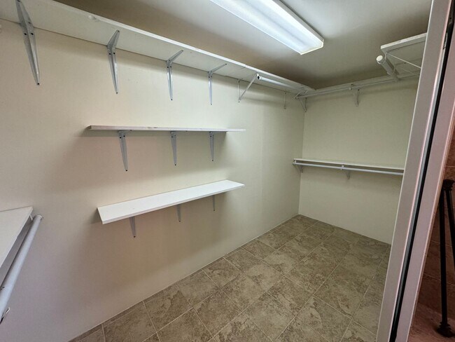 Building Photo - Remodeled 3/2 in the Heart of Gainesville!