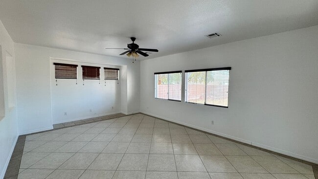 Building Photo - Executive Style 3 bedroom home