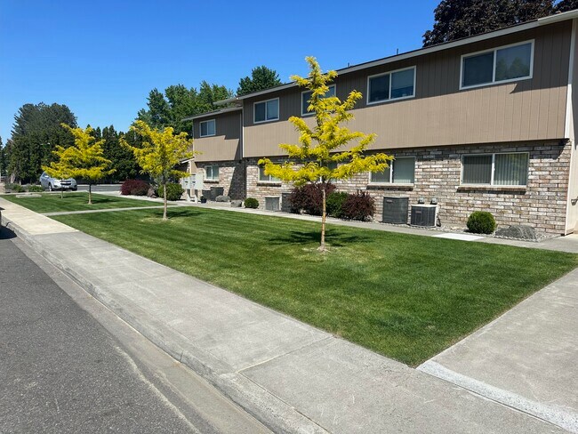 Building Photo - 2312 Hood Ave
