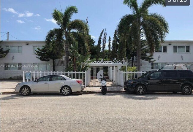 Building Photo - 320 85th St